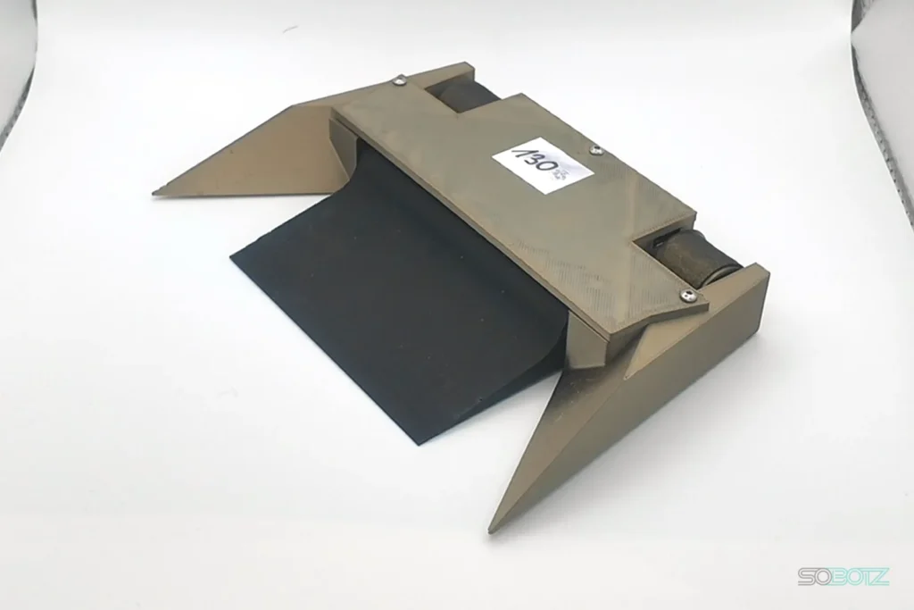 Combat robot Gravitonas